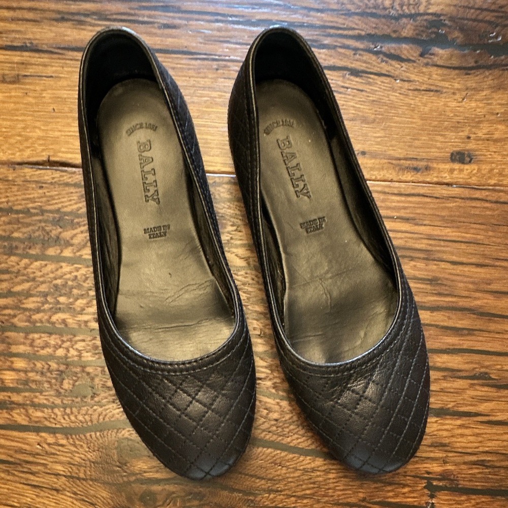 Bally Women's Black Quilted Leather Ballet Flats Slip On Round Toe US 7.5